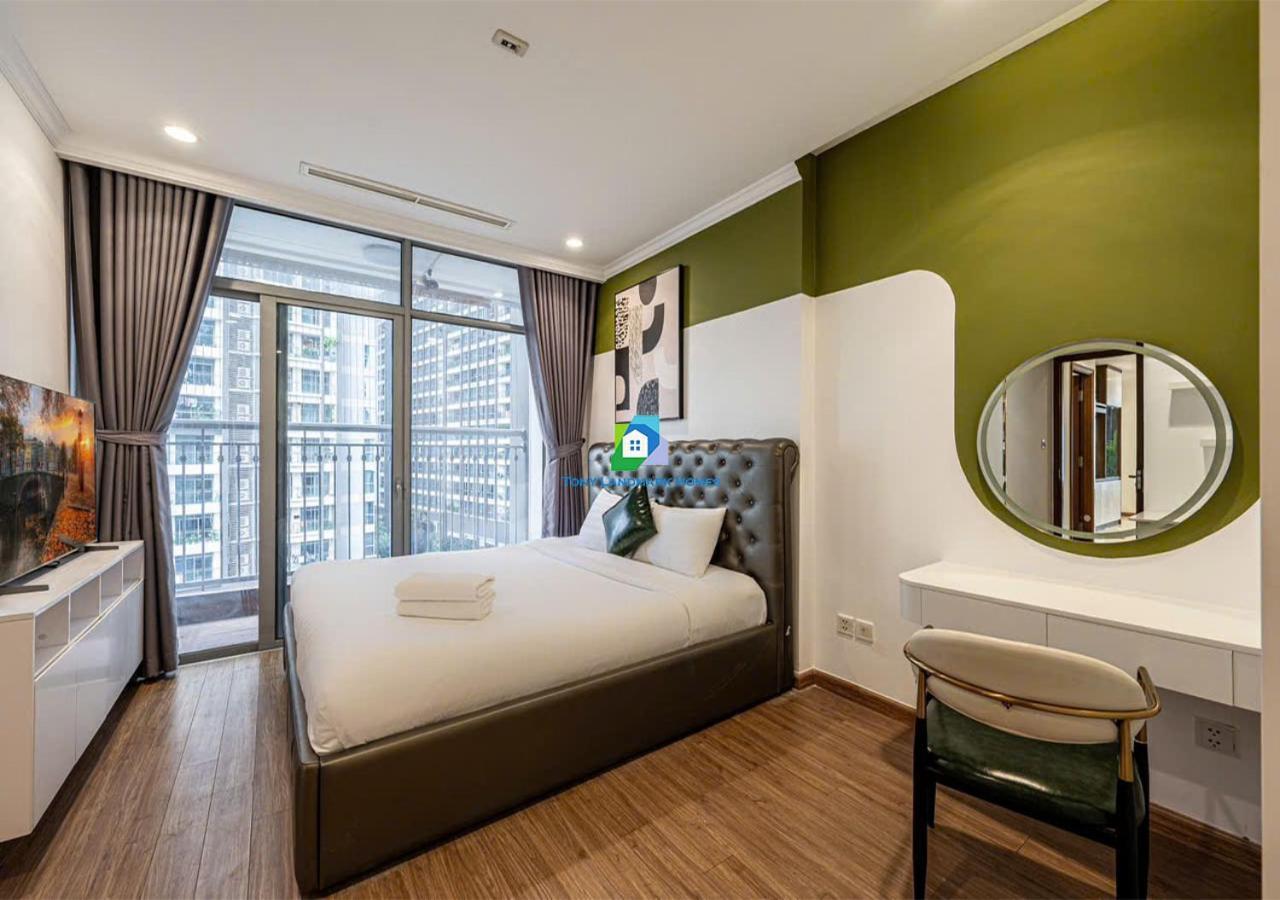 The Vinhomes - The Buildings Nearby Landmark 81 *